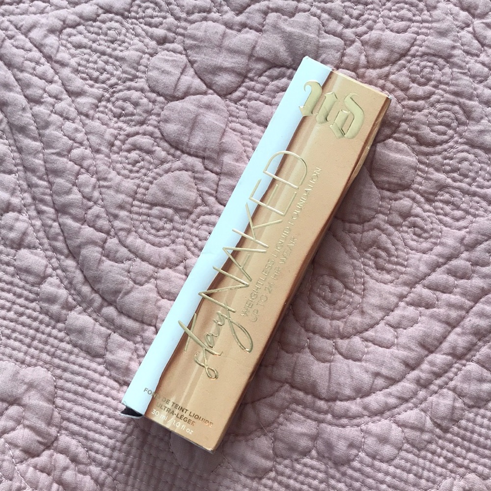 Stay Naked Weightless Liquid Foundation